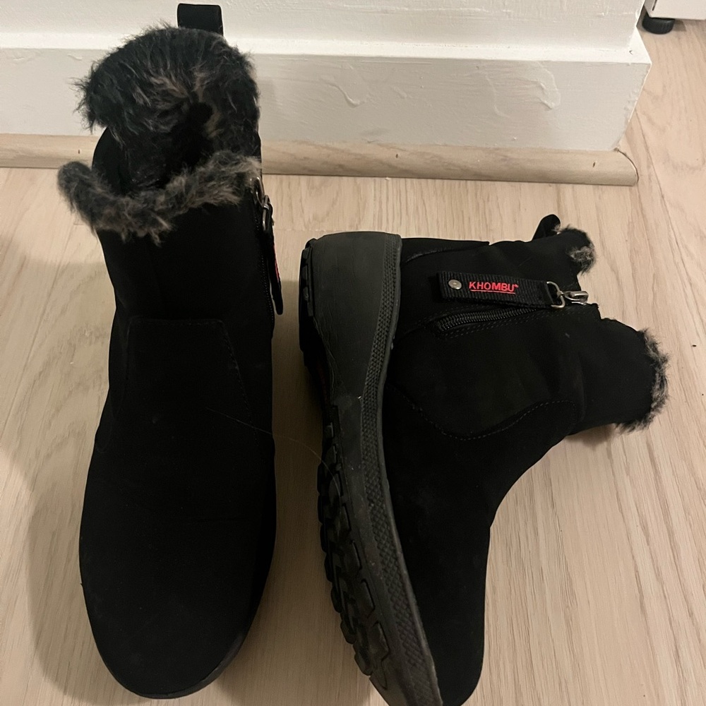 Black Winter Boots with Faux Fur Trim
